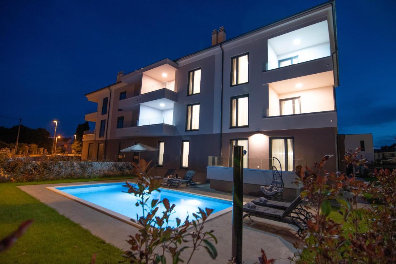 Luxury Apartment Vela With Swimming Pool Premantura Exterior foto